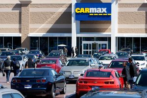 CarMax sales rise despite slower traffic, tax refund delays