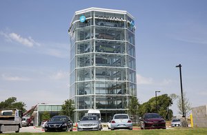 Carvana's used-car vending machines make dad, son billionaires