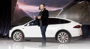 Musk, SEC granted extra week to work out deal