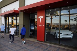 Tesla profit streak ends as woes mount