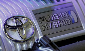 Toyota to give royalty-free access to hybrid vehicle patents