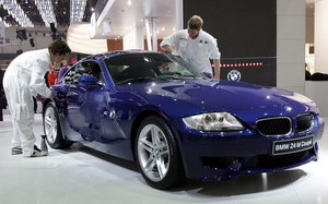 BMW adds 185,000 units to recall over engine fire risk